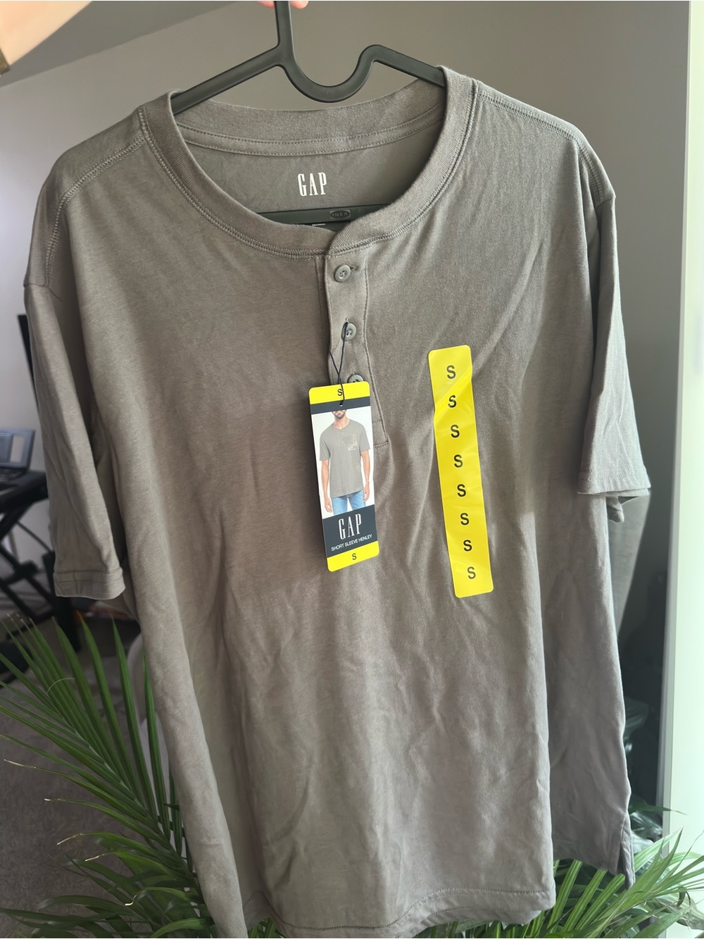 GAP Men’s Short-Sleeve 100% Cotton Henley Shirt in Gray Size Small